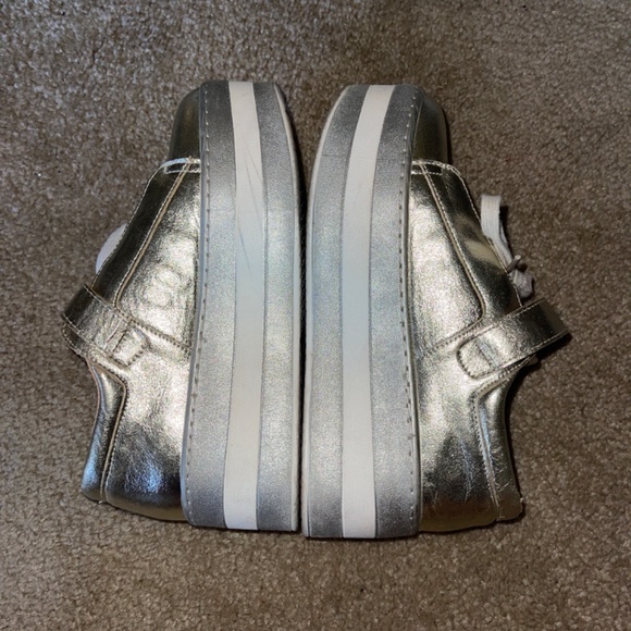 Ladies metallic wedge platform sneakers with pearl accent - Picture 7 of 10